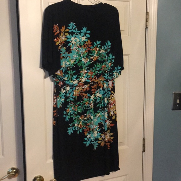 Black and floral knit dress - Picture 2 of 3